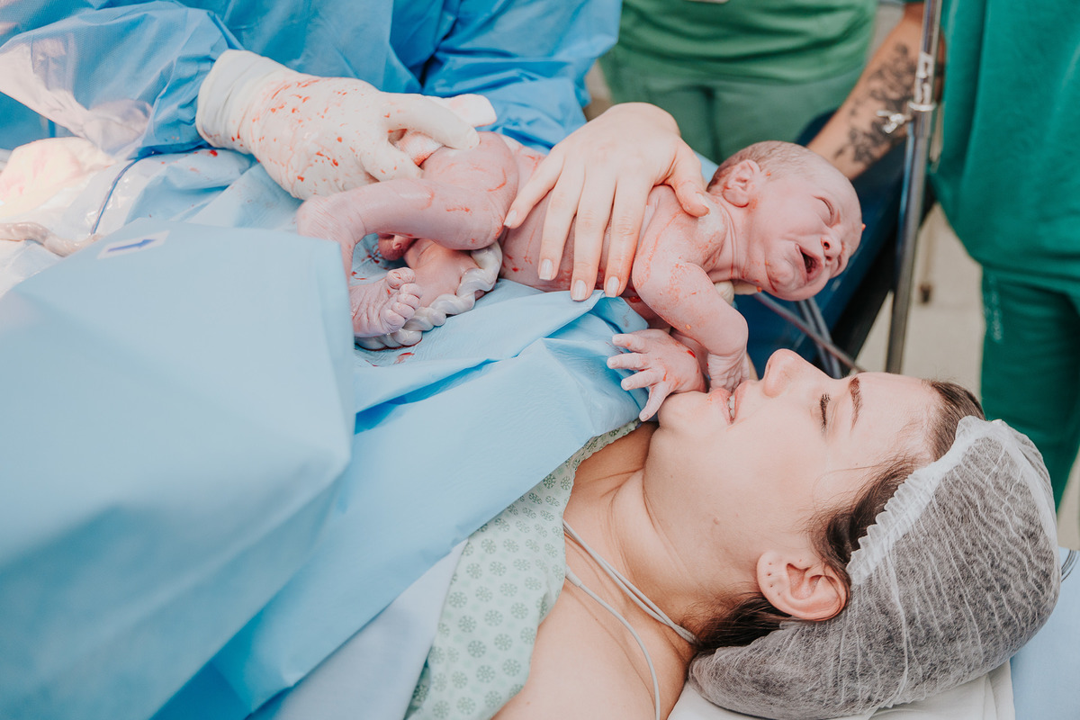 Fotografia de parto Cesária, Filme de parto, nascimento, humanização, vídeo de cesaria, cesariana humanizada, foto de parto Cesaria, parto humanizado, grande vitória, Hospital Praia da Costa, parto Cesária, Cesária, dr Rafael angelo Avançar Clínica Médica