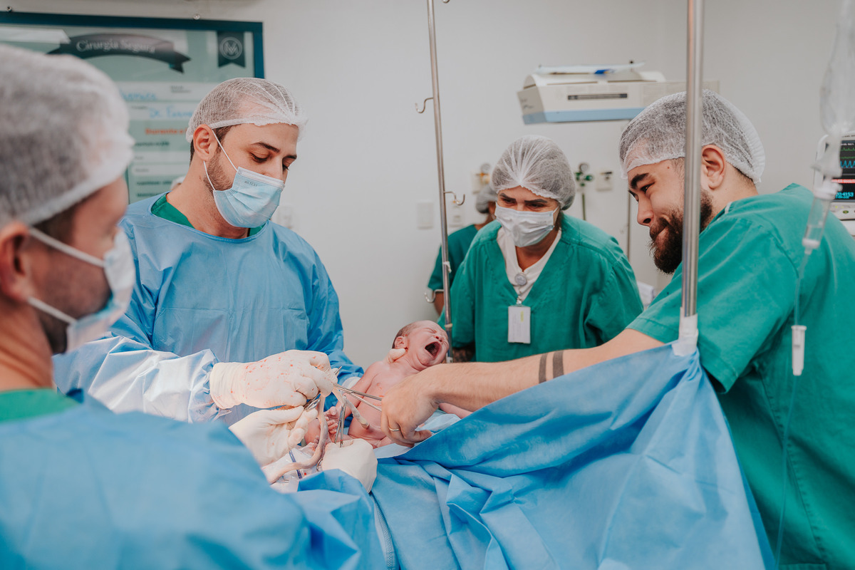 Fotografia de parto Cesária, Filme de parto, nascimento, humanização, vídeo de cesaria, cesariana humanizada, foto de parto Cesaria, parto humanizado, grande vitória, Hospital Praia da Costa, parto Cesária, Cesária, dr Rafael angelo Avançar Clínica Médica