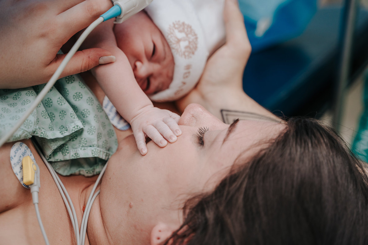 Fotografia de parto Cesária, Filme de parto, nascimento, humanização, vídeo de cesaria, cesariana humanizada, foto de parto Cesaria, parto humanizado, grande vitória, Hospital Praia da Costa, parto Cesária, Cesária, dr Rafael angelo Avançar Clínica Médica