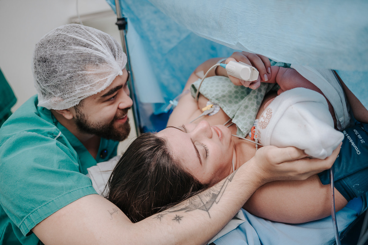 Fotografia de parto Cesária, Filme de parto, nascimento, humanização, vídeo de cesaria, cesariana humanizada, foto de parto Cesaria, parto humanizado, grande vitória, Hospital Praia da Costa, parto Cesária, Cesária, dr Rafael angelo Avançar Clínica Médica