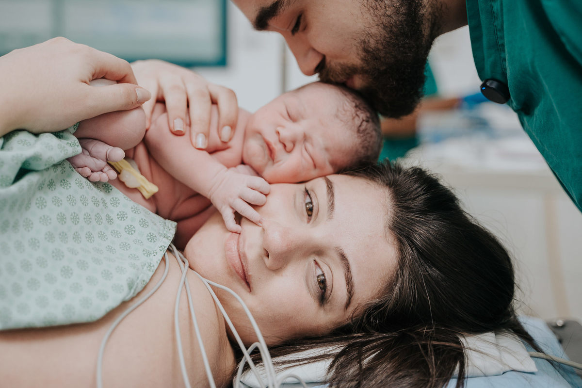 Fotografia de parto Cesária, Filme de parto, nascimento, humanização, vídeo de cesaria, cesariana humanizada, foto de parto Cesaria, parto humanizado, grande vitória, Hospital Praia da Costa, parto Cesária, Cesária, dr Rafael angelo Avançar Clínica Médica