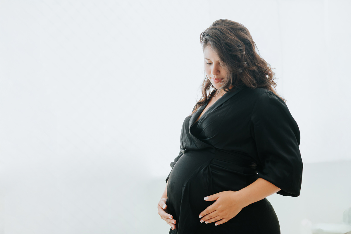 book gestante, gestante, gravida, gravidez, maternidade, ensaio gestante,  vila velha, vitoria,  parto, bebê, praia de ensaio em casa, ensaio nublado, ensaio com vento, ensaio gestante em casa, ensaio gestante 
