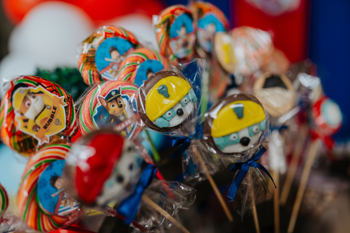 fotografia de aniversário Arthur, festa infantil Vila Velha, fotógrafa de festas, fotos espontâneas de crianças, Patrulha Canina, fotógrafo de eventos ES, festa com piscina, fotografia afetiva infantil, registro documental de festa