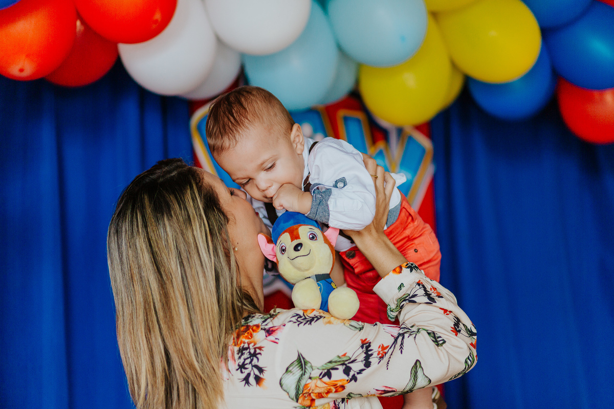 fotografia de aniversário Arthur, festa infantil Vila Velha, fotógrafa de festas, fotos espontâneas de crianças, Patrulha Canina, fotógrafo de eventos ES, festa com piscina, fotografia afetiva infantil, registro documental de festa