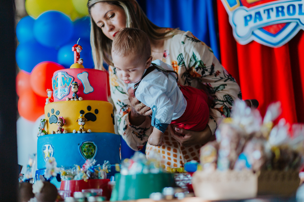 fotografia de aniversário Arthur, festa infantil Vila Velha, fotógrafa de festas, fotos espontâneas de crianças, Patrulha Canina, fotógrafo de eventos ES, festa com piscina, fotografia afetiva infantil, registro documental de festa