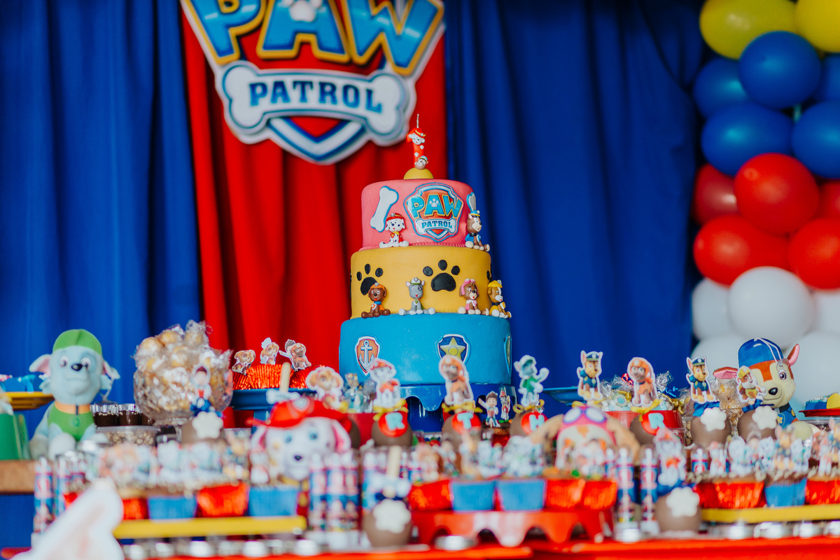 fotografia de aniversário Arthur, festa infantil Vila Velha, fotógrafa de festas, fotos espontâneas de crianças, Patrulha Canina, fotógrafo de eventos ES, festa com piscina, fotografia afetiva infantil, registro documental de festa