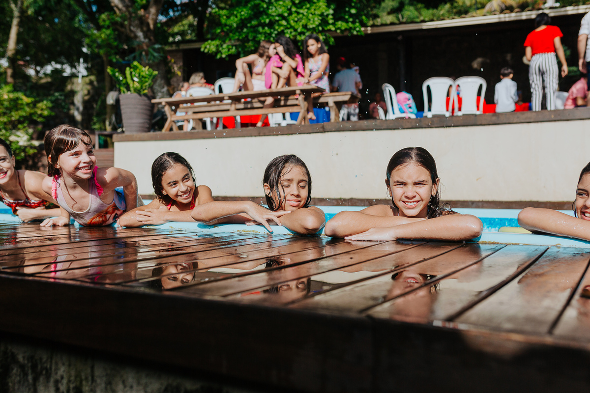fotografia de aniversário Arthur, festa infantil Vila Velha, fotógrafa de festas, fotos espontâneas de crianças, Patrulha Canina, fotógrafo de eventos ES, festa com piscina, fotografia afetiva infantil, registro documental de festa