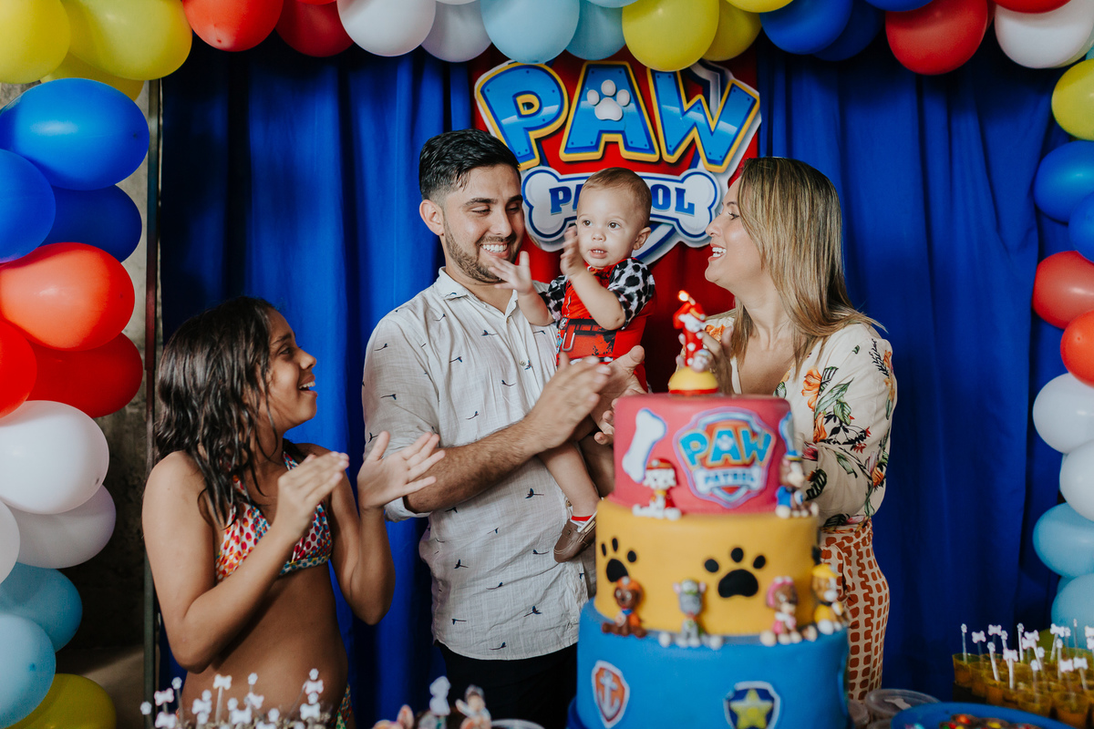 fotografia de aniversário Arthur, festa infantil Vila Velha, fotógrafa de festas, fotos espontâneas de crianças, Patrulha Canina, fotógrafo de eventos ES, festa com piscina, fotografia afetiva infantil, registro documental de festa