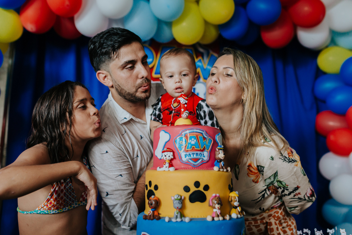 fotografia de aniversário Arthur, festa infantil Vila Velha, fotógrafa de festas, fotos espontâneas de crianças, Patrulha Canina, fotógrafo de eventos ES, festa com piscina, fotografia afetiva infantil, registro documental de festa