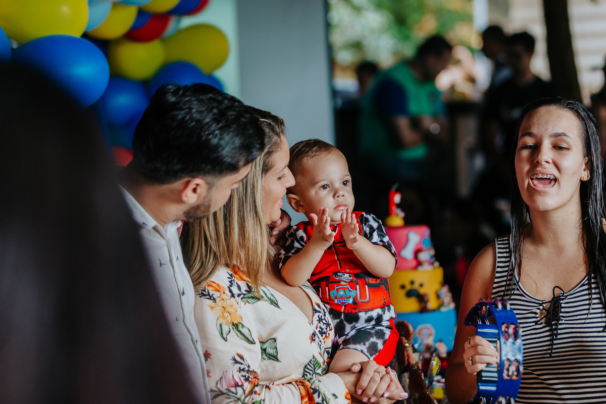 fotografia de aniversário Arthur, festa infantil Vila Velha, fotógrafa de festas, fotos espontâneas de crianças, Patrulha Canina, fotógrafo de eventos ES, festa com piscina, fotografia afetiva infantil, registro documental de festa