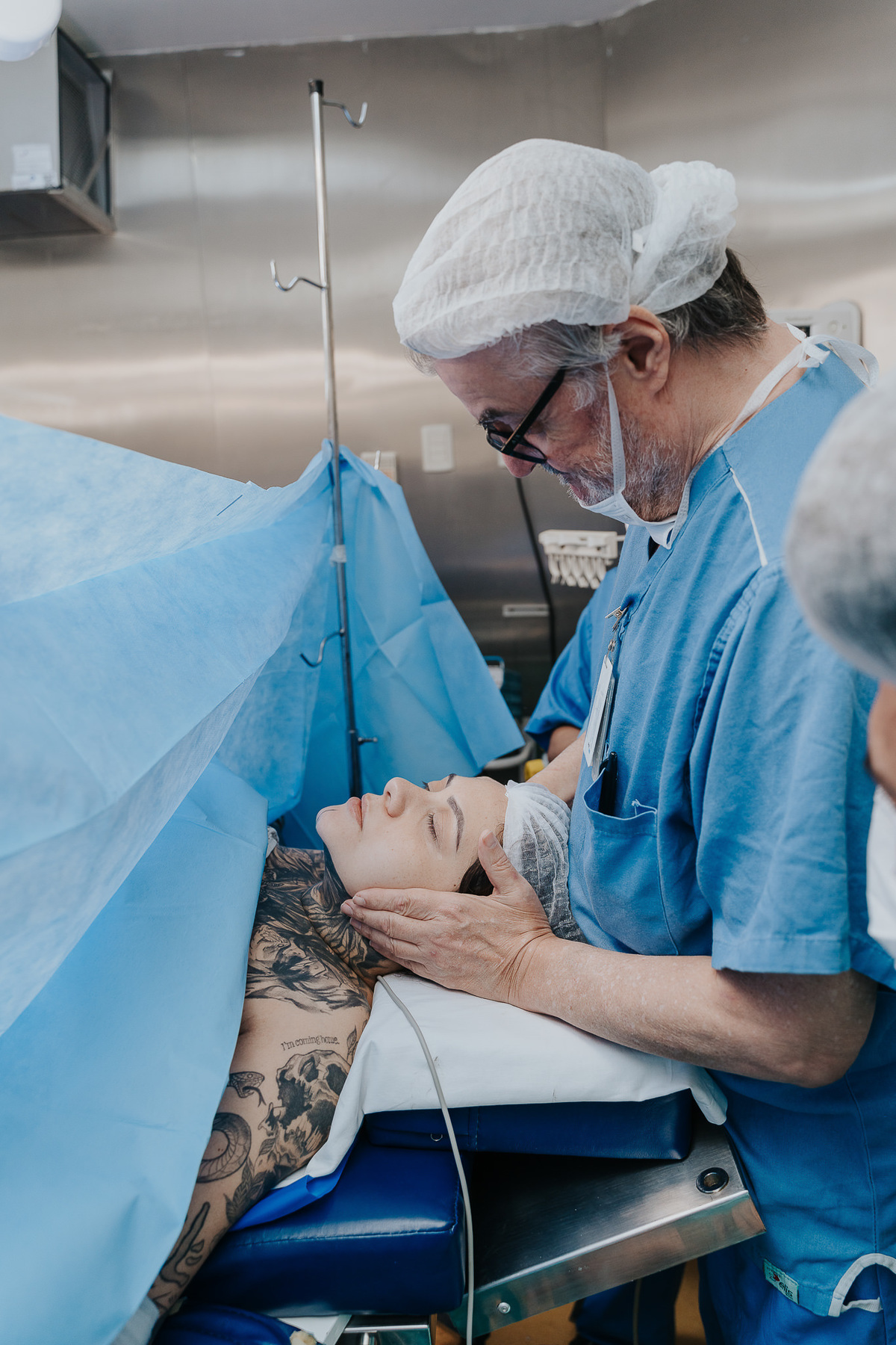 Fotografia de parto Cesária, Filme de parto, nascimento, humanização, vídeo de cesaria, cesariana humanizada, foto de parto Cesaria, parto humanizado, grande vitória, Vitoria Apart Hospital, parto Cesária, Cesária, dr frederico 