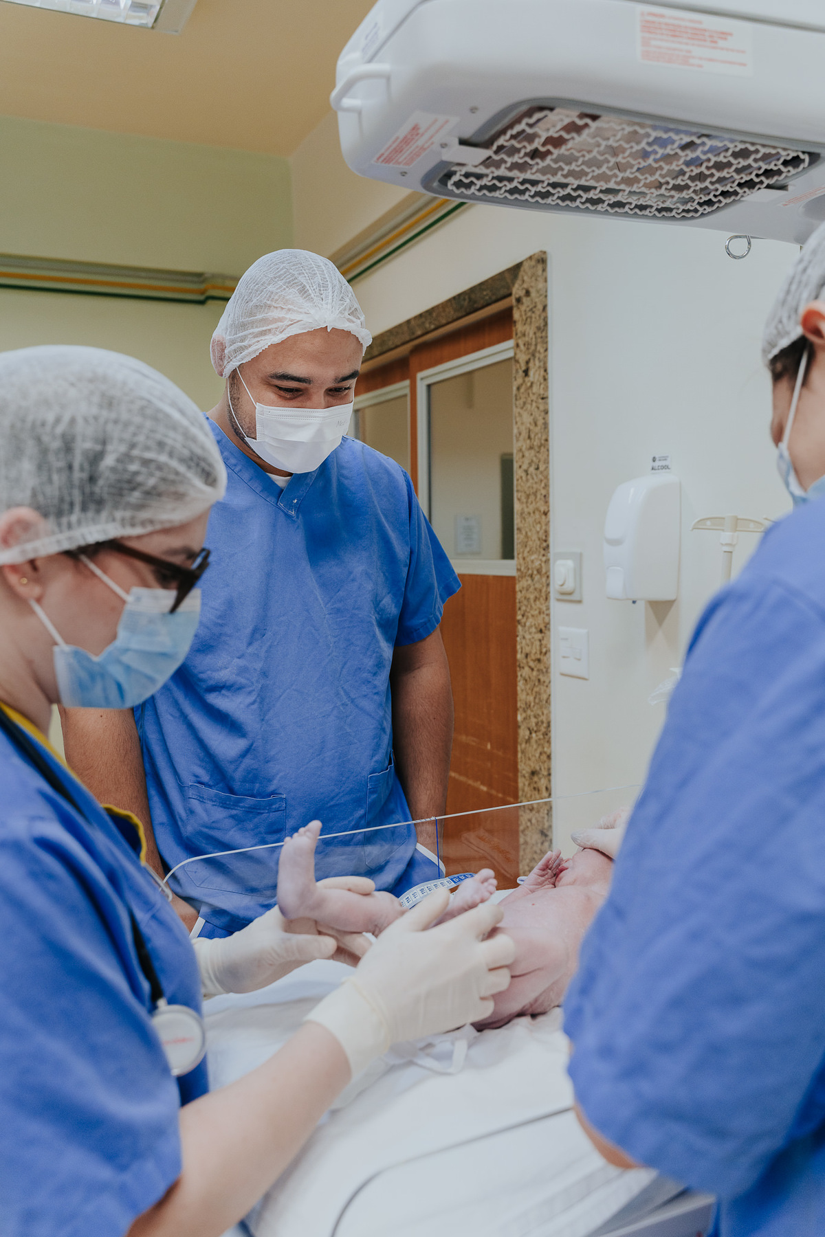 Fotografia de parto Cesária, Filme de parto, nascimento, humanização, vídeo de cesaria, cesariana humanizada, foto de parto Cesaria, parto humanizado, grande vitória, Vitoria Apart Hospital, parto Cesária, Cesária, dr frederico promatre