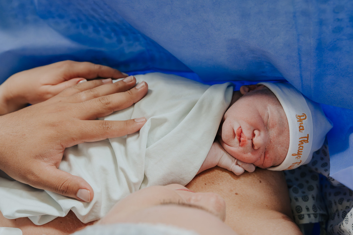 Fotografia de parto Cesária, Filme de parto, nascimento, humanização, vídeo de cesaria, cesariana humanizada, foto de parto Cesaria, parto humanizado, grande vitória, Vitoria Apart Hospital, parto Cesária, Cesária, dr frederico promatre