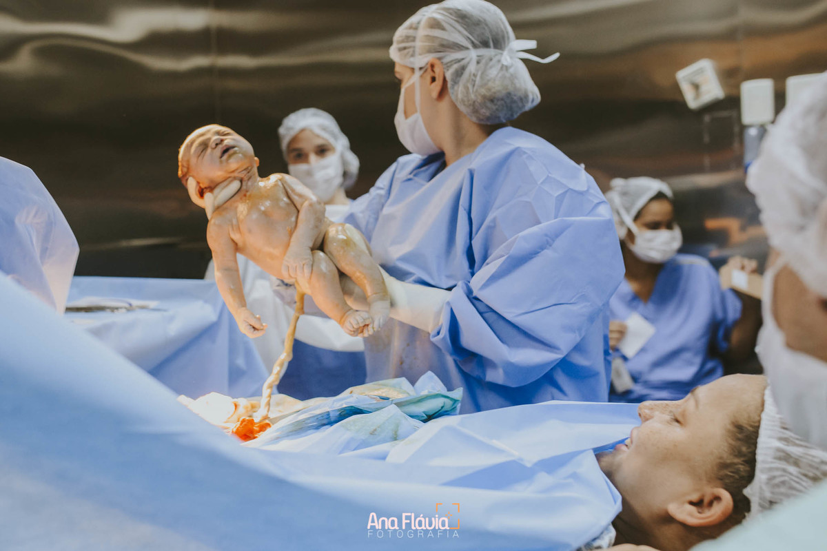 Filmes de parto, filmes de nascimento, ana flavia photography, lifestyle photography, ana flavia, nascimento, humanização, parto normal, cesariana humanizada, doula, vix, birth, parto,  lifestyle, foto de parto, fotografia de parto no es, parto humanizado