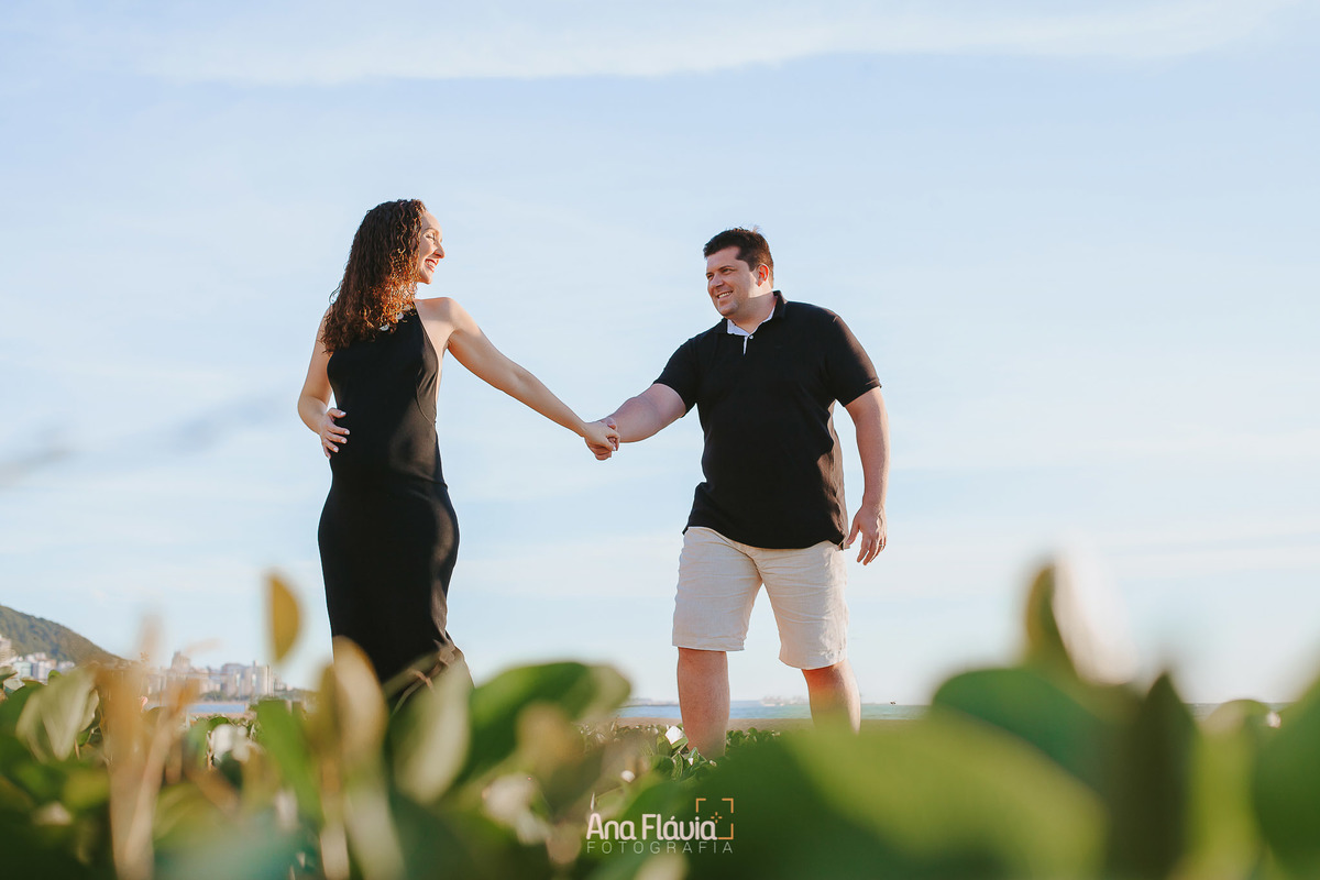 book gestante, gestante, gravida, gravidez, maternidade, ensaio gestante, ilha do frade, vila velha, vitoria,  parto, bebê, recém nascido, 
Ensaio gestante no nascer do sol na praia 