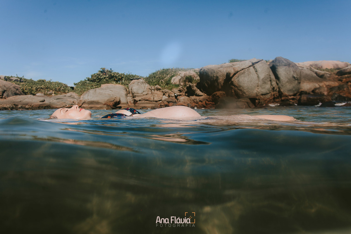 book gestante, gestante, gravida, gravidez, maternidade, ensaio gestante, ilha do frade, vila velha, vitoria,  parto, bebê, recém nascido, 
Ensaio gestante na água 