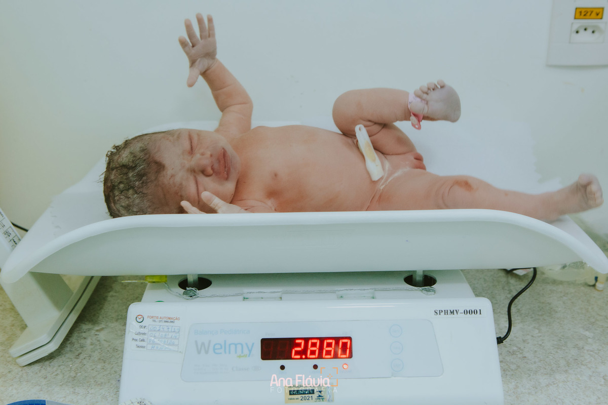 Filmes de parto, filmes de nascimento, ana flavia photography, lifestyle photography, ana flavia, nascimento, humanização, parto normal, cesariana humanizada, doula, vix, birth, parto,  lifestyle, foto de parto, fotografia de parto no es, parto humanizado