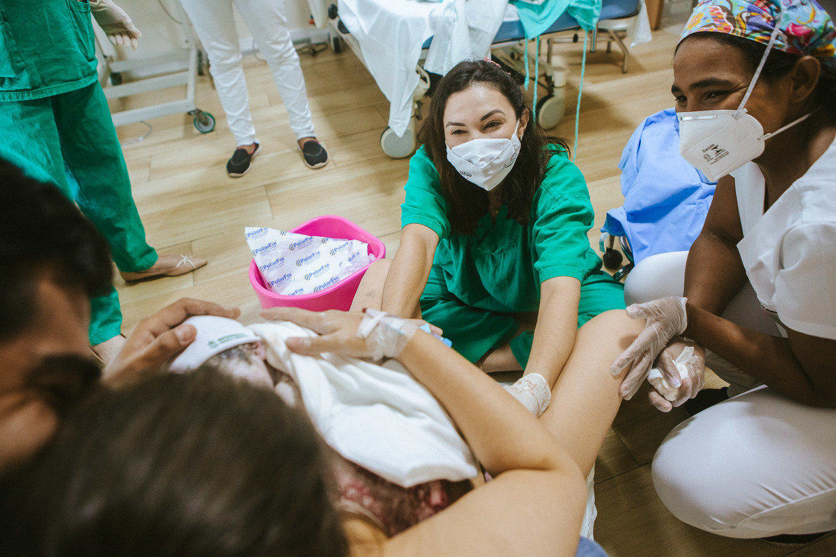 Filmes de parto, filmes de nascimento, nascimento, humanização, parto normal, cesariana humanizada, doula, parto, foto de parto, fotografia de parto no es, parto humanizado, grande vitória, maternidade santa ursula