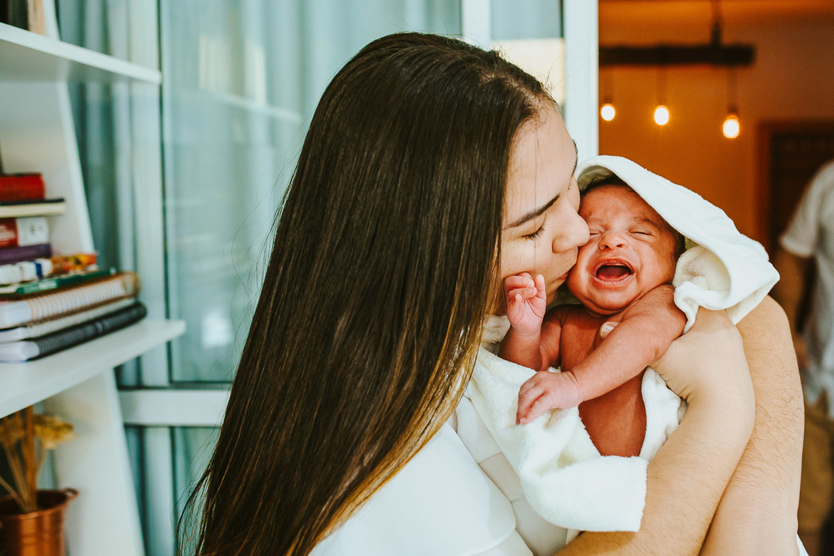 ensaio em casa lifestyle primeiros dias newborn documental vitoria vila velha newbornlifestyle  newborn maternidade fotografia lifestyle bebe ensaio photography babyphoto lifestylephotography foto fotografiadefamilia babysession newbornphotography familia