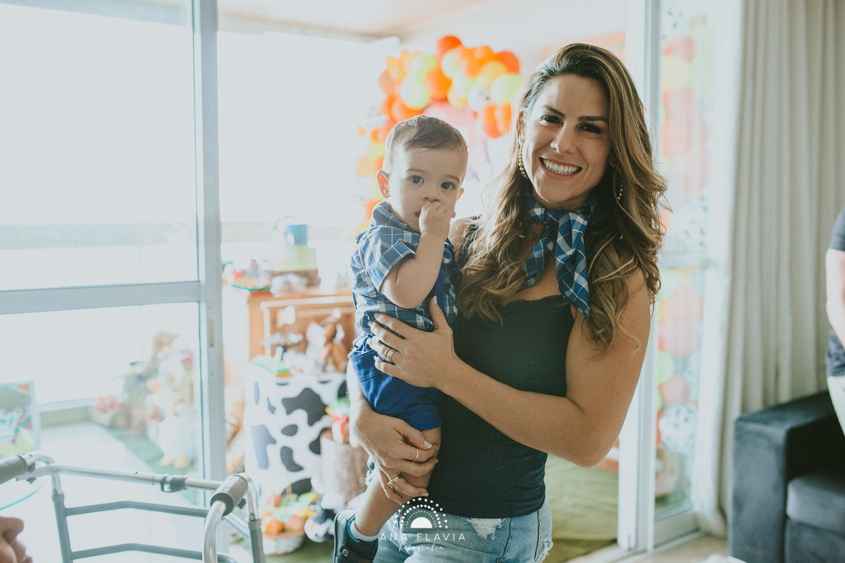 primeiro aniversario, 1aninho, mundo azul, mae de menino, fotografia, babyboy, festa fazendinha, festa de menino, amigos, smashthecake, primeiro aninho, babyfashion, festa de criança, photography, um ano, família, mamãe deprimeira viagem, aniversario cria