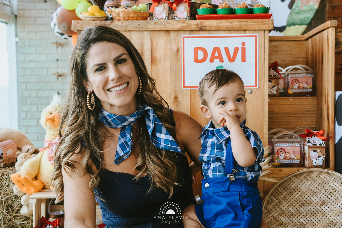 primeiro aniversario, 1aninho, mundo azul, mae de menino, fotografia, babyboy, festa fazendinha, festa de menino, amigos, smashthecake, primeiro aninho, babyfashion, festa de criança, photography, um ano, família, mamãe deprimeira viagem, aniversario cria