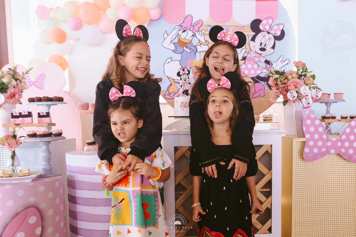 aniversario, 3 anos, mundo rosa, mae de menina, fotografia, babygril, festa mine, festa de menina, amigos, smashthecake, primeiro aninho, babyfashion, festa de criança, photography, um ano, família, mamãe de primeira viagem, festa em casa,