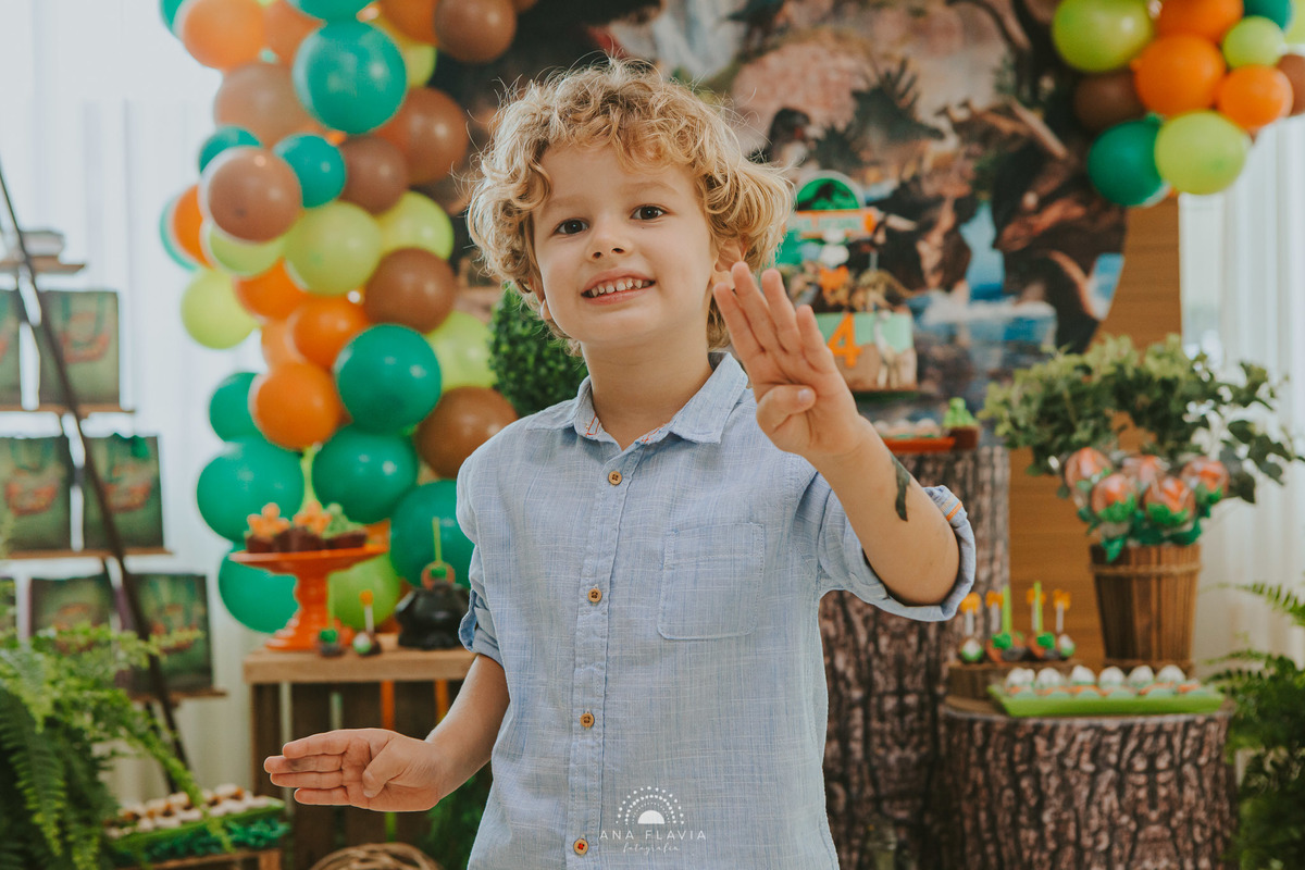 aniversario, 4 anos, mundo azul, mae de menino, fotografia, babyboy, festa dinossauro, festa de menino, amigos, smashthecake, primeiro aninho, festa de criança, photography, família, mamãe de primeira viagem, tema dinossauro