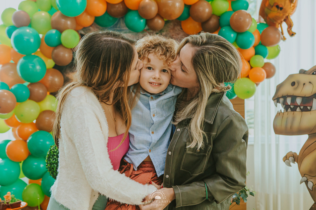 aniversario, 4 anos, mundo azul, mae de menino, fotografia, babyboy, festa dinossauro, festa de menino, amigos, smashthecake, primeiro aninho, festa de criança, photography, família, mamãe de primeira viagem, tema dinossauro