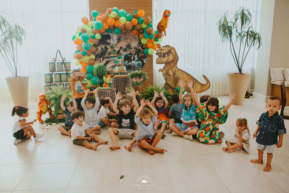 aniversario, 4 anos, mundo azul, mae de menino, fotografia, babyboy, festa dinossauro, festa de menino, amigos, smashthecake, primeiro aninho, festa de criança, photography, família, mamãe de primeira viagem, tema dinossauro