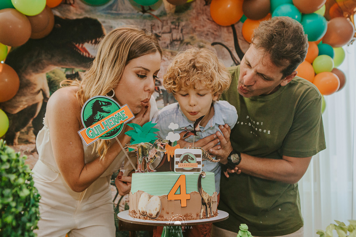 aniversario, 4 anos, mundo azul, mae de menino, fotografia, babyboy, festa dinossauro, festa de menino, amigos, smashthecake, primeiro aninho, festa de criança, photography, família, mamãe de primeira viagem, tema dinossauro