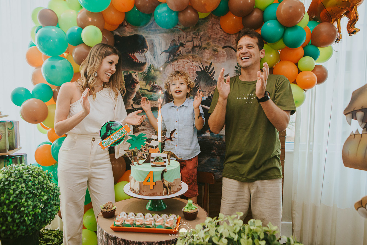 aniversario, 4 anos, mundo azul, mae de menino, fotografia, babyboy, festa dinossauro, festa de menino, amigos, smashthecake, primeiro aninho, festa de criança, photography, família, mamãe de primeira viagem, tema dinossauro