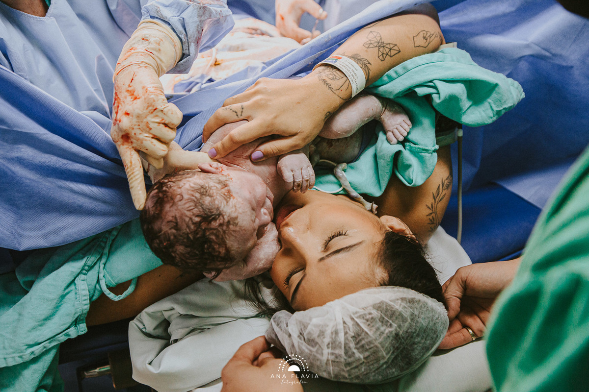 Fotografia de parto vila velha, filmes de nascimento, nascimento, humanização, parto normal, cesariana humanizada, doula, parto, foto de parto, fotografia de parto em vitoria, parto humanizado, grande vitória hospital praia da costa