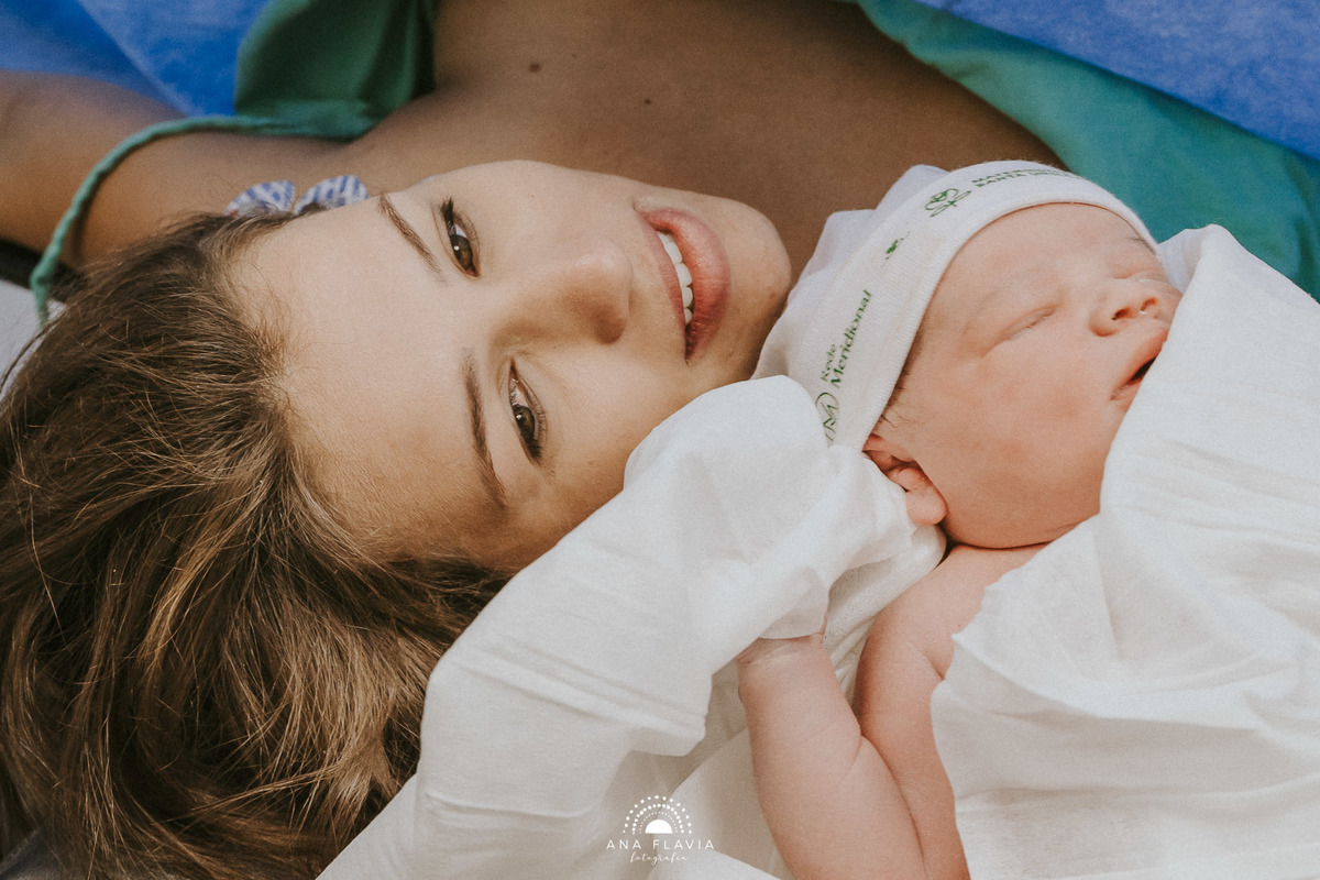 Filmes de parto, filmes de nascimento, nascimento, humanização, parto normal, cesariana humanizada, doula, parto, foto de parto, fotografia de parto no es, parto humanizado, grande vitória, maternidade santa ursula