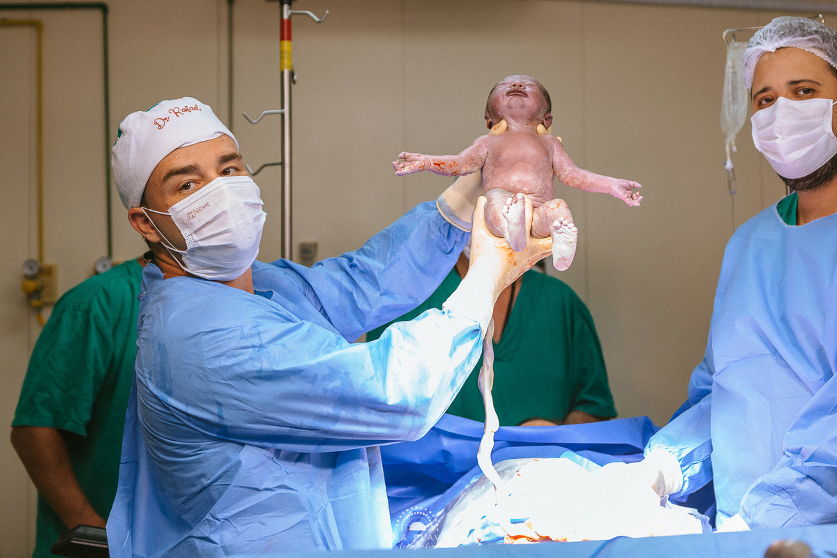 Fotografia de parto Cesária 
Filmes de parto, filmes de nascimento, nascimento, humanização, parto normal, cesariana humanizada, doula, parto, foto de parto, fotografia de parto no es, parto humanizado, grande vitória, Hospital Praia da Costa