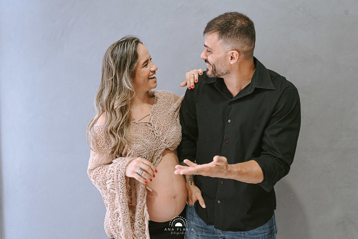 book gestante, gestante, gravida, gravidez, maternidade, ensaio gestante,  vila velha, vitoria,  parto, bebê, praia de ensaio em casa, ensaio nublado, ensaio gestante em estudio, foto em estudio, estudio fotografico