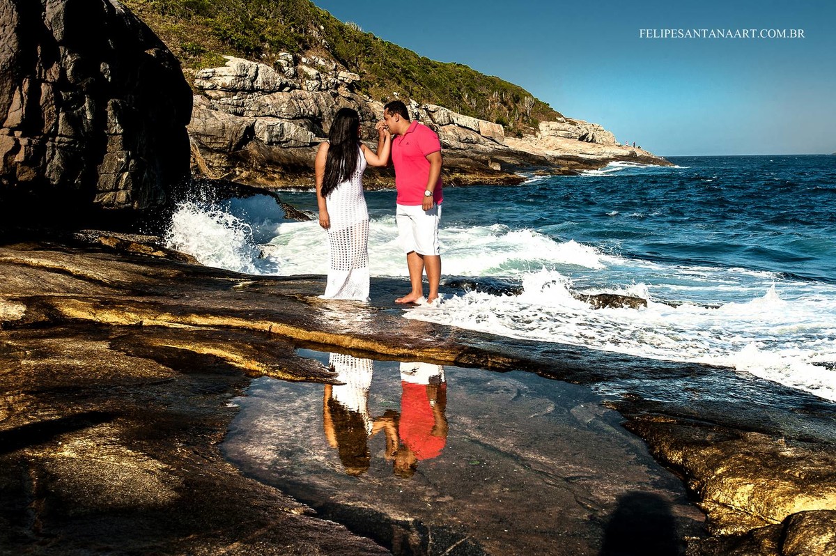 Fotografia feita pelo fotografo de Casamentos Felipe Santana, fotografo de Cataguases, fotografada em Cabo Frio- RJ, fotografia de casal na praia