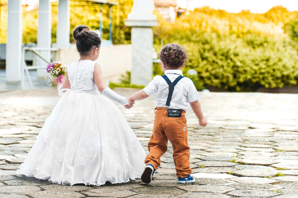 Fotografia de casamento, fotografo de casamento em Cataguases, foto na Igreja do Rosário, Igreja em Cataguases , dama da noiva e pagem da noiva