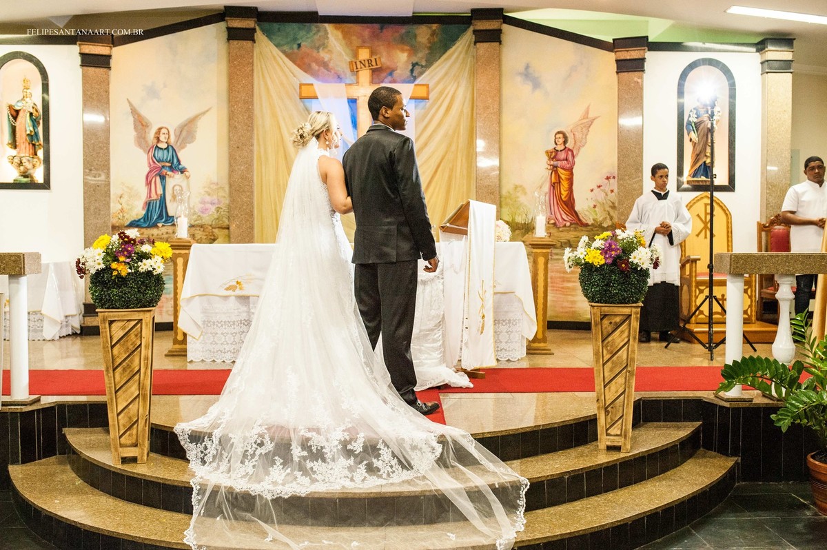 Fotografia de casamento, foto na Igreja do Rosário em Cataguases-MG, noivo e noiva, casamento