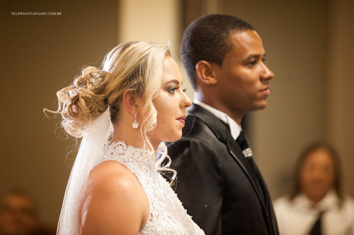Fotografia de casamento, fotografo de casamento em Cataguases Felipe Santana, olhar da noiva, Igreja do Rosário em Cataguases