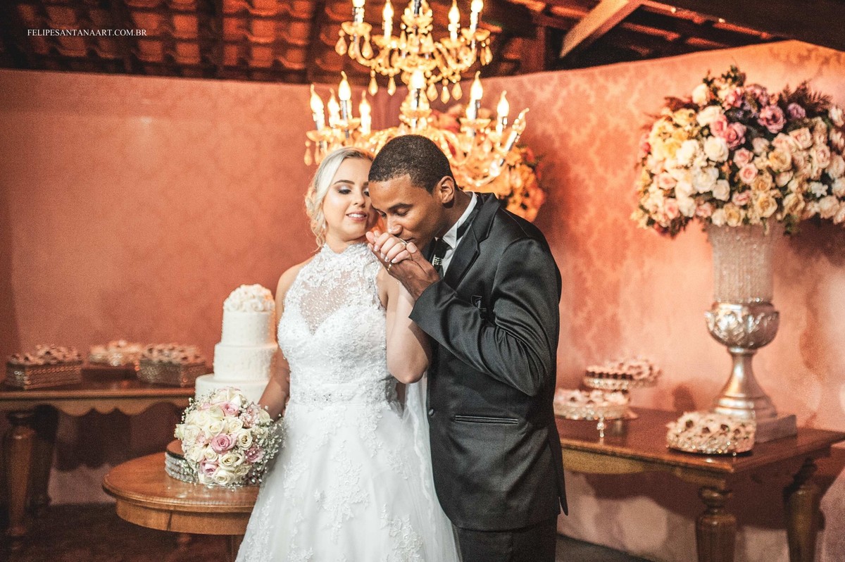 Fotografia de casamento, fotografo de casamento em Cataguases Felipe Santana, foto dos noivos na recepção