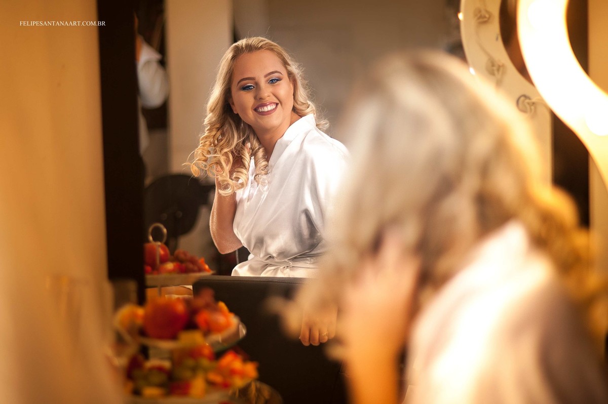 foto no dia do casamento, olhos azuis da noiva, foto da noiva sem maquiagem, fotografia da noiva sorrindo, fotografo de casamento em Cataguases