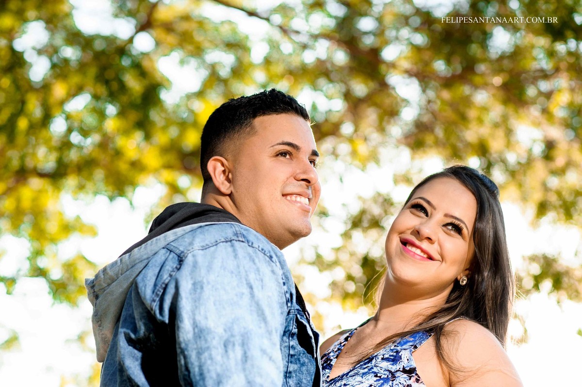 Fotografia de Pré Casamento feita pelo fotógrafo de Cetaguases Felipe Santana Fotografia, foto de casais felizes