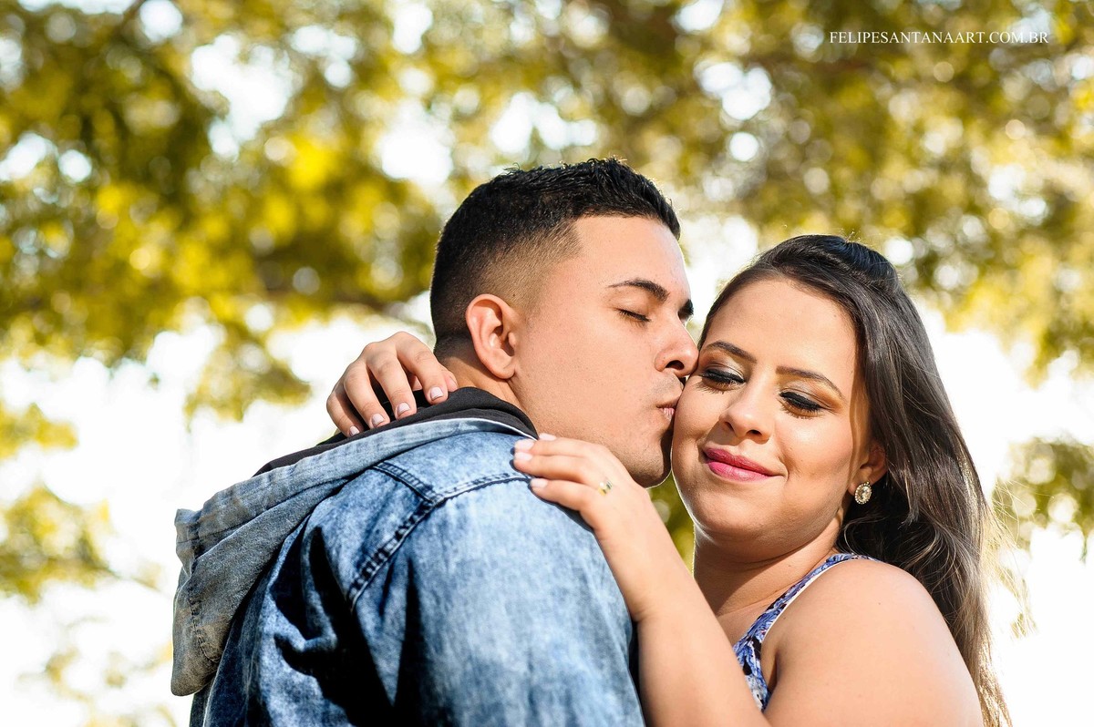 Fotografia de Pré Casamento feita pelo fotógrafo de Cetaguases Felipe Santana Fotografia, foto de casais felizes, muito amor envolvido