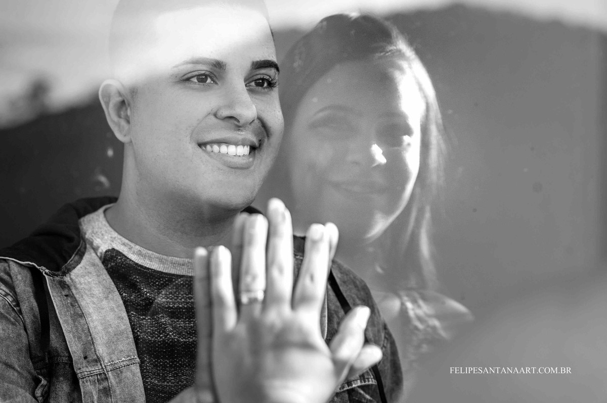Fotografia de Pré Casamento feita pelo fotógrafo de Cetaguases Felipe Santana Fotografia, foto de casais felizes, fotografia no espelho
