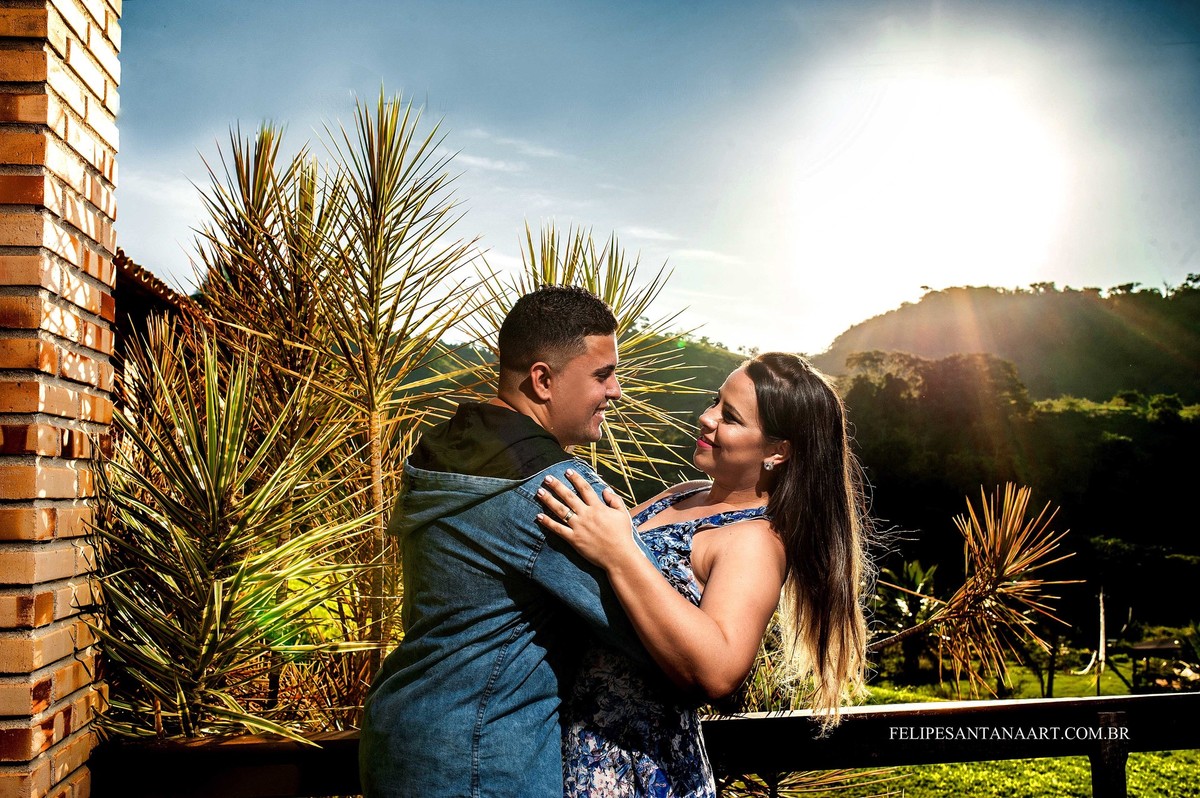 Fotografia de Pré Casamento feita pelo fotógrafo de Cetaguases Felipe Santana Fotografia, foto de casais felizes, fotografia no espelho, muito amor envolvido