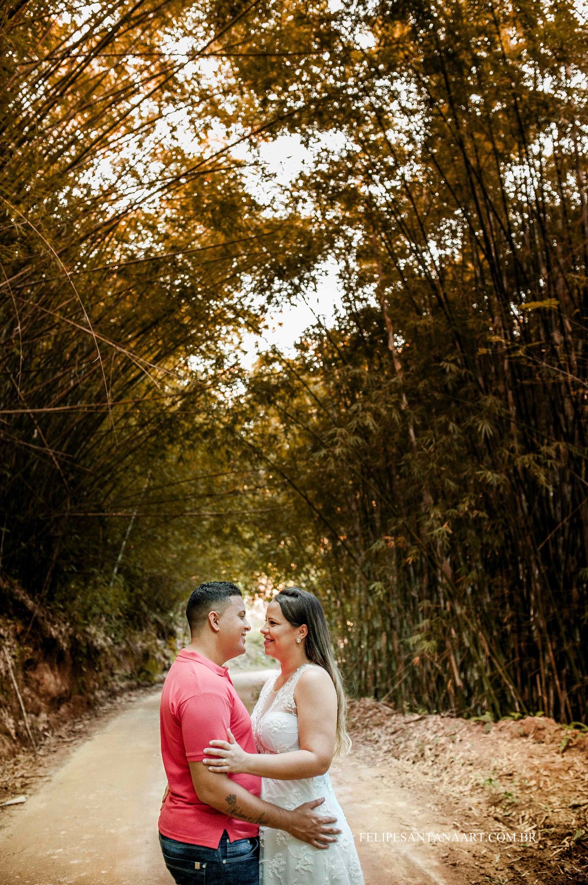 Fotografia de Pré Casamento feita pelo fotógrafo de Cetaguases Felipe Santana Fotografia, foto de casais felizes