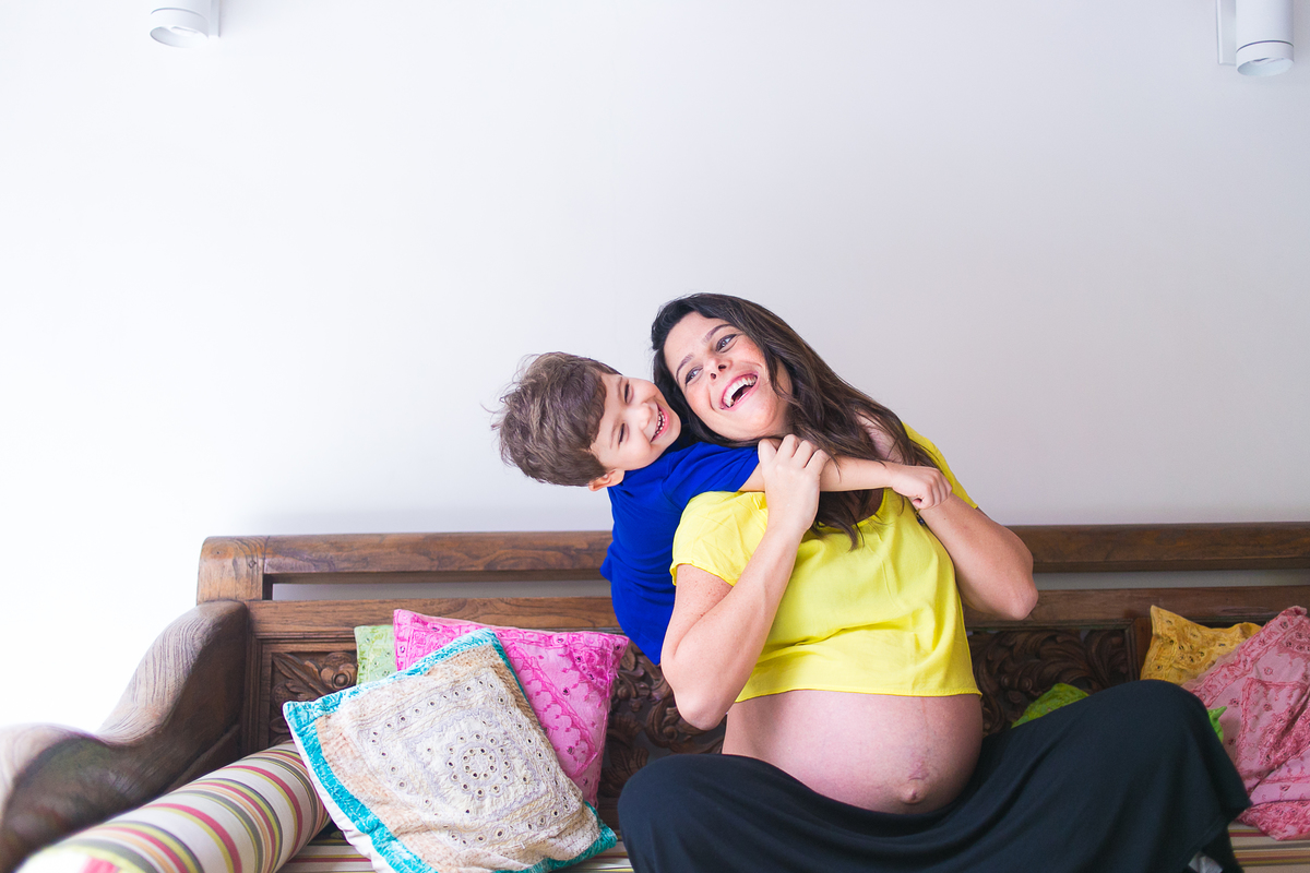 Ensaio gestante rj em casa fotos espontâneas para book gestante 