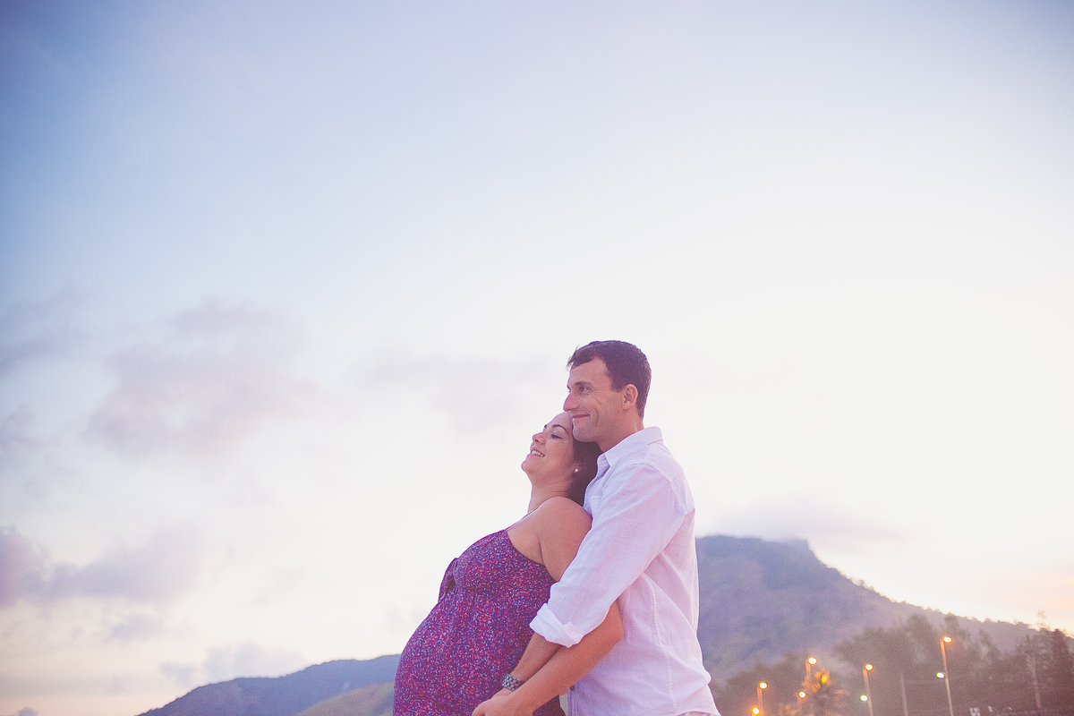 ensaio gestante externo no rio de janeiro fotos expontâneas na praia 