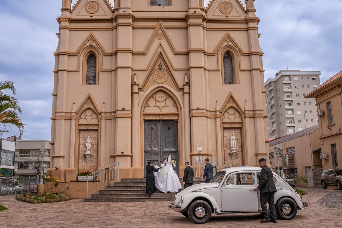 entrada da noiva na igreja