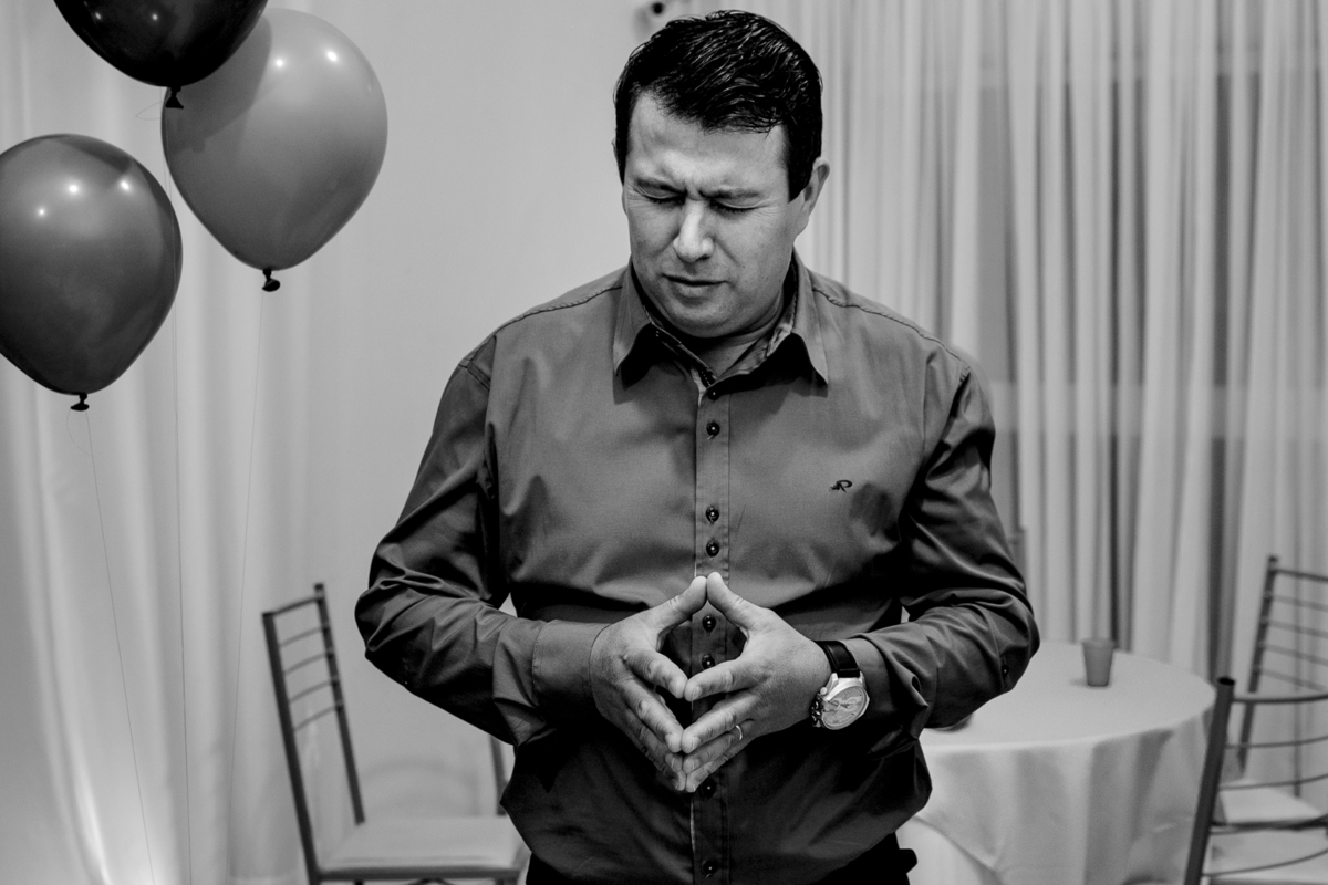 pastor rezando